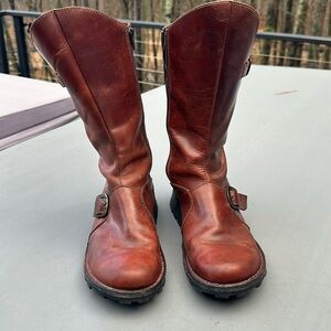 Woman’s Fly London zip up boots. Size 40 (81/2-9) slightly worn